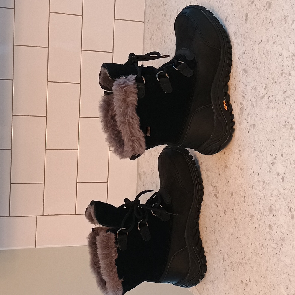 Woman's Size 7 UGG Ostrander Winter Black Waterproof Boots with Sheepskin Lining - Picture 9 of 12